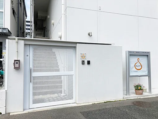 摩耶だいな乳児園の外観・入口（法人公式サイトより）
